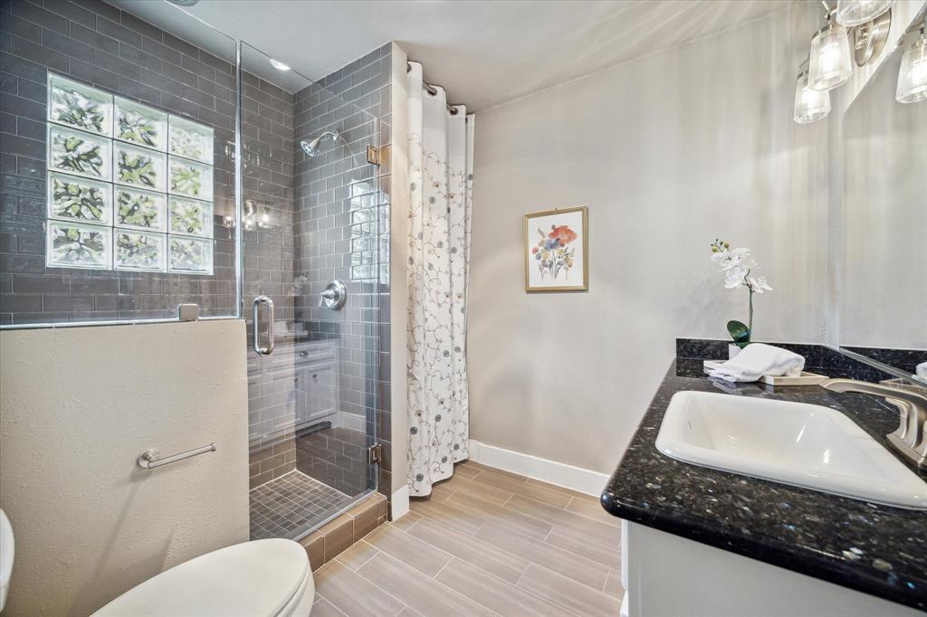 975 W 43rd Street
