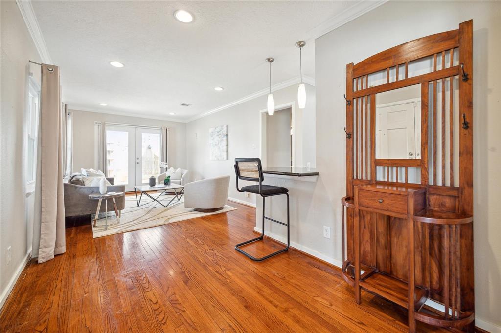975 W 43rd Street