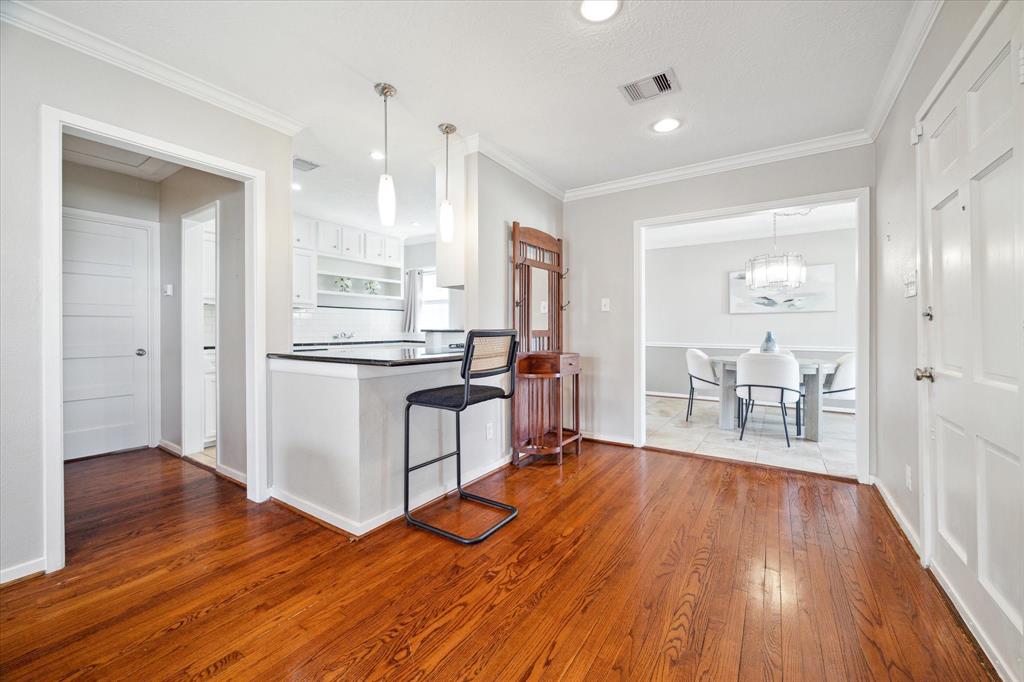 975 W 43rd Street