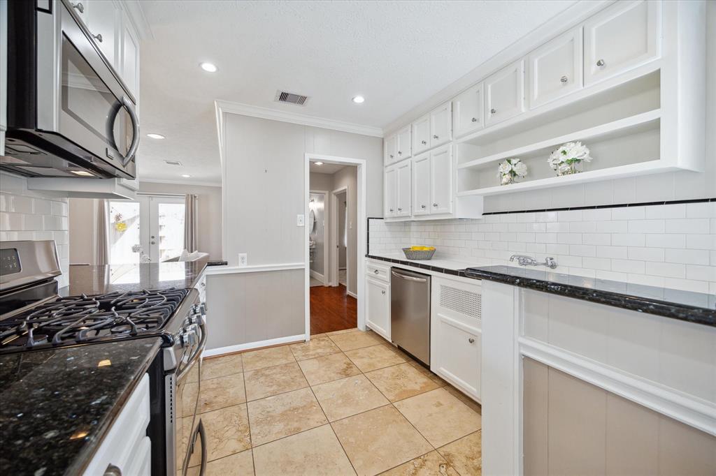 975 W 43rd Street