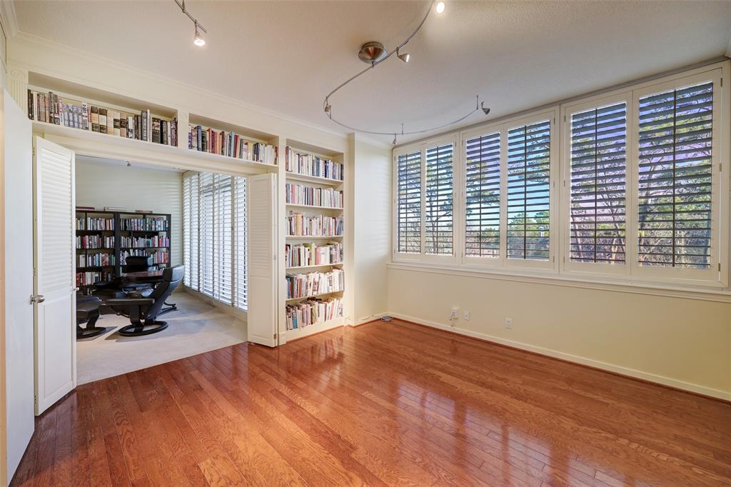 121 N Post Oak Lane # 503