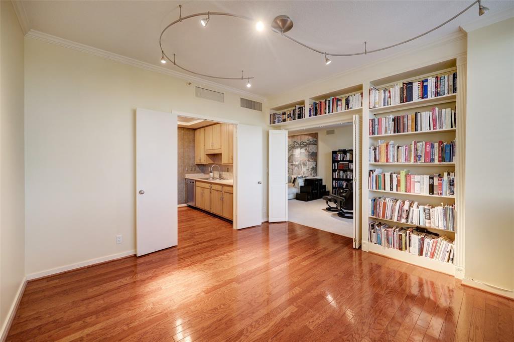 121 N Post Oak Lane # 503