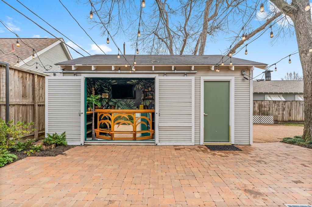 1031 Le Green Street