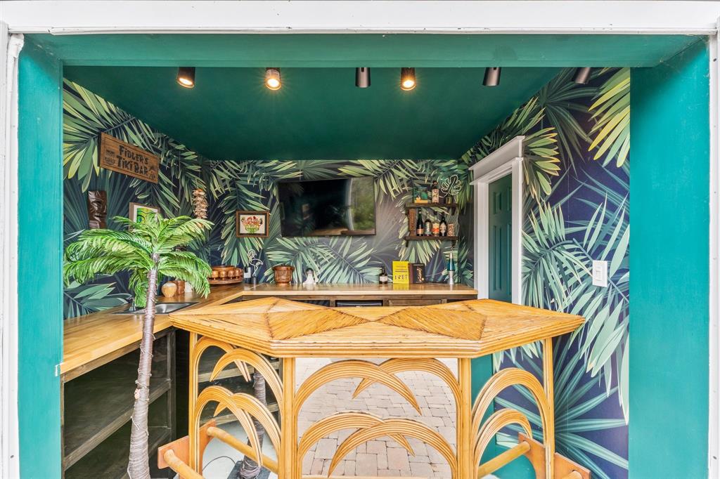 1031 Le Green Street