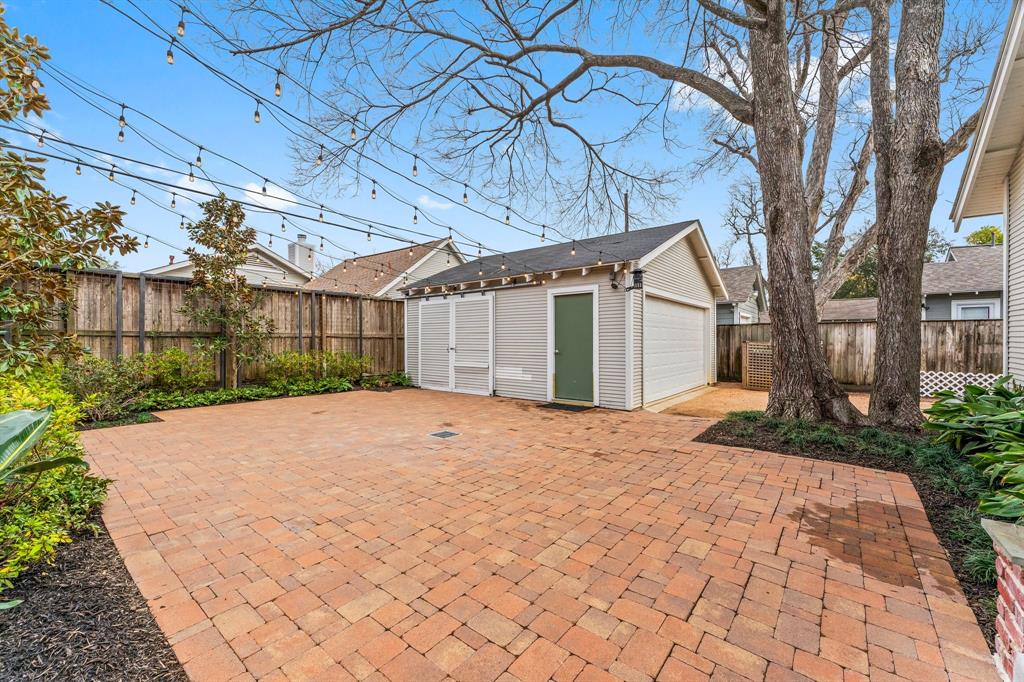 1031 Le Green Street
