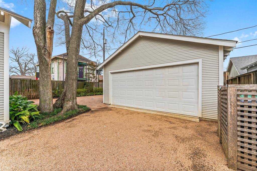 1031 Le Green Street