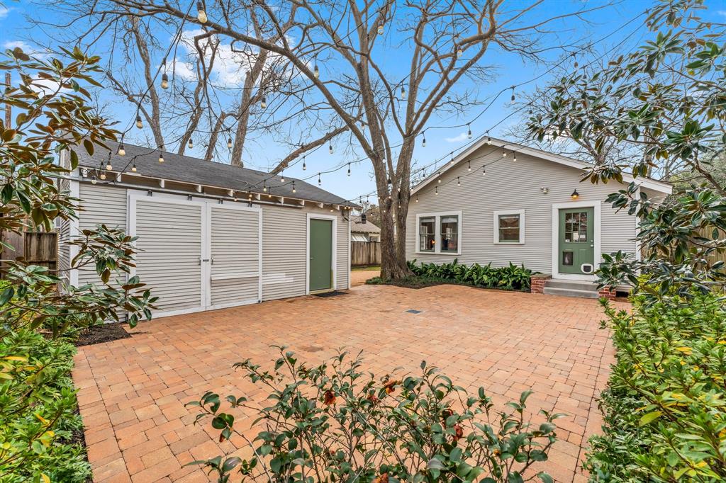 1031 Le Green Street