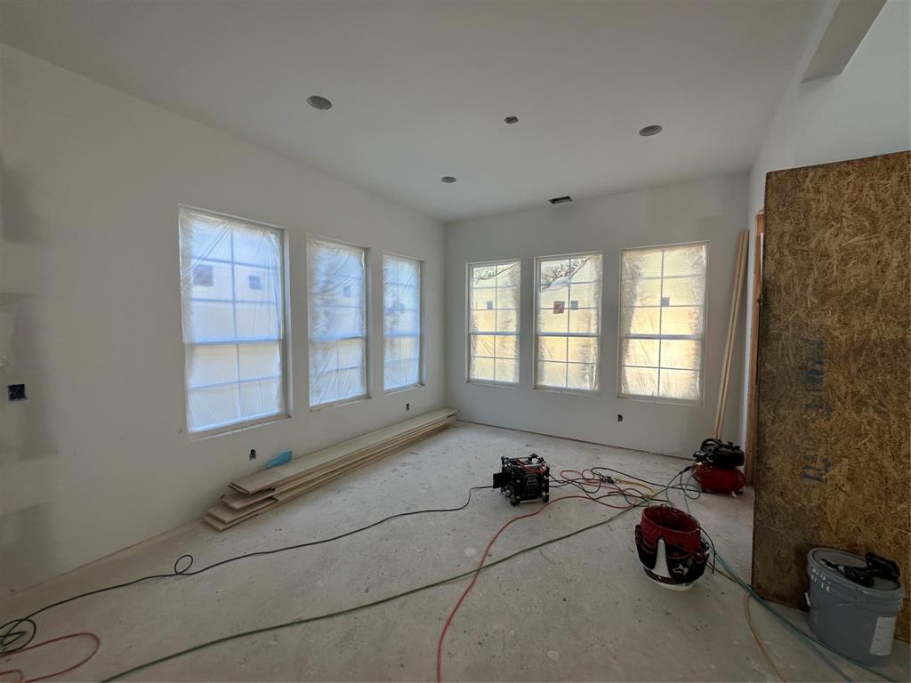 950 W 42nd Street