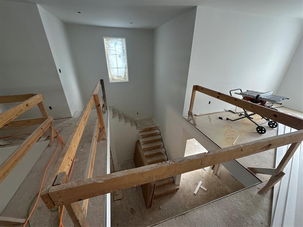 950 W 42nd Street