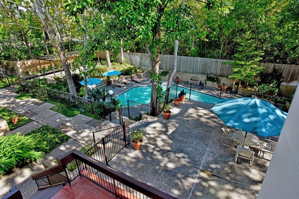 45 Briar Hollow Lane # 10