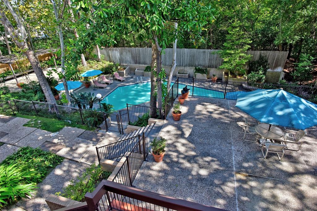 45 Briar Hollow Lane # 10