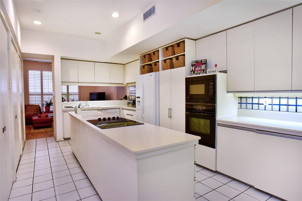 45 Briar Hollow Lane # 10