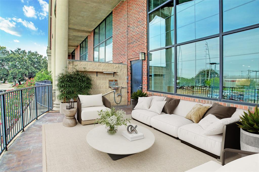 1914 W Gray Street # 105