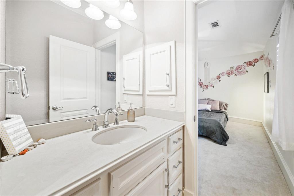 218 W 10th Street