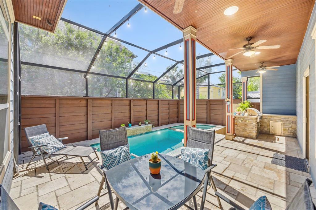 218 W 10th Street
