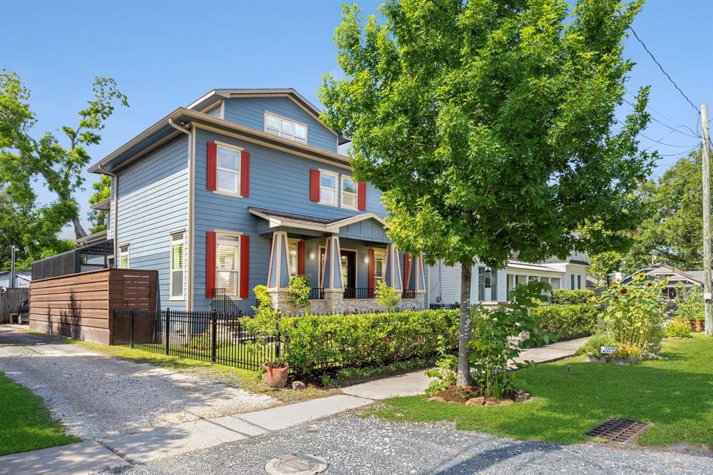 218 W 10th Street