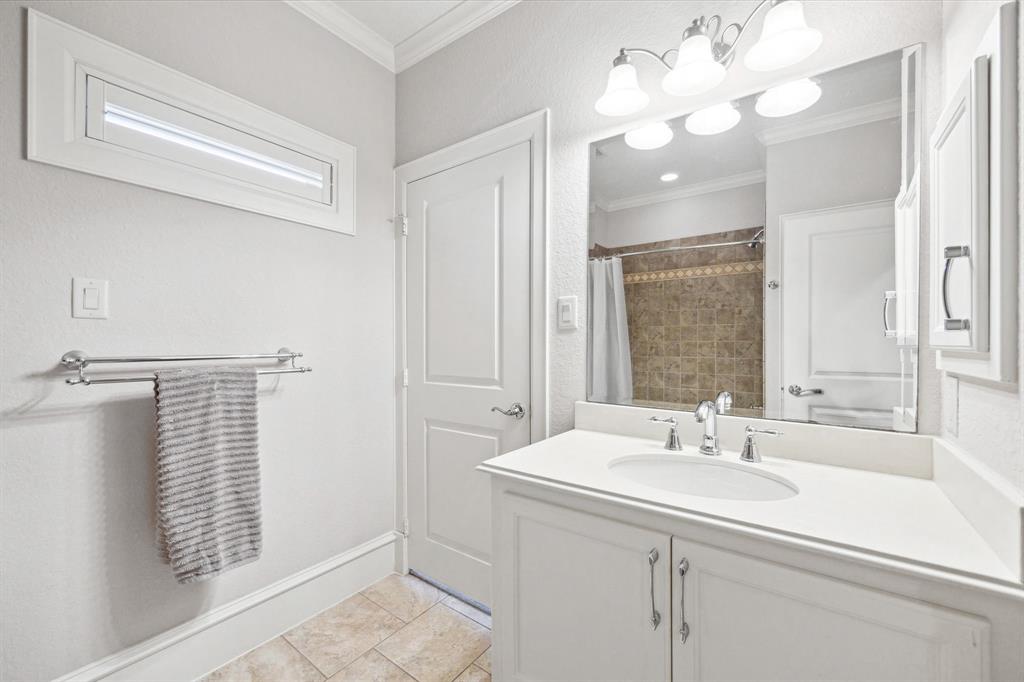 218 W 10th Street
