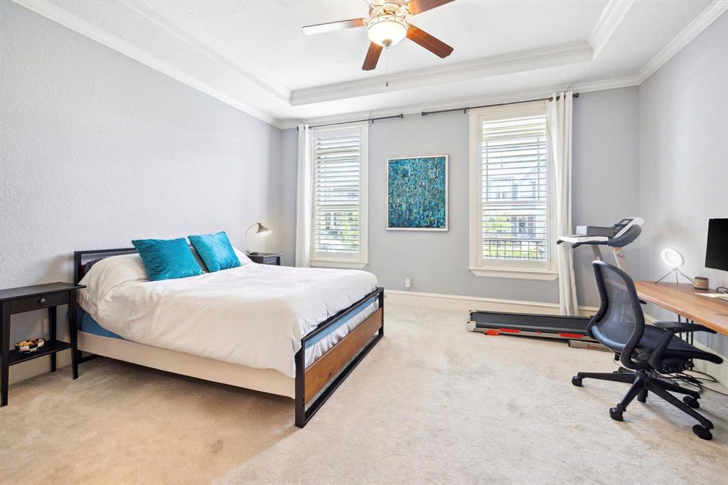 218 W 10th Street