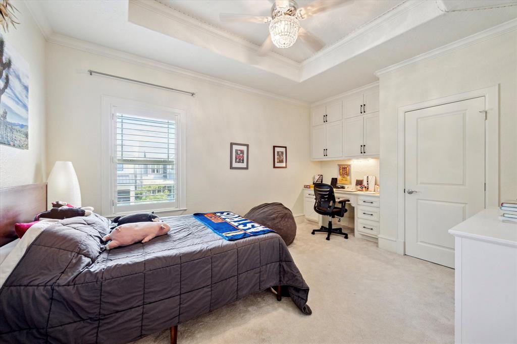 218 W 10th Street