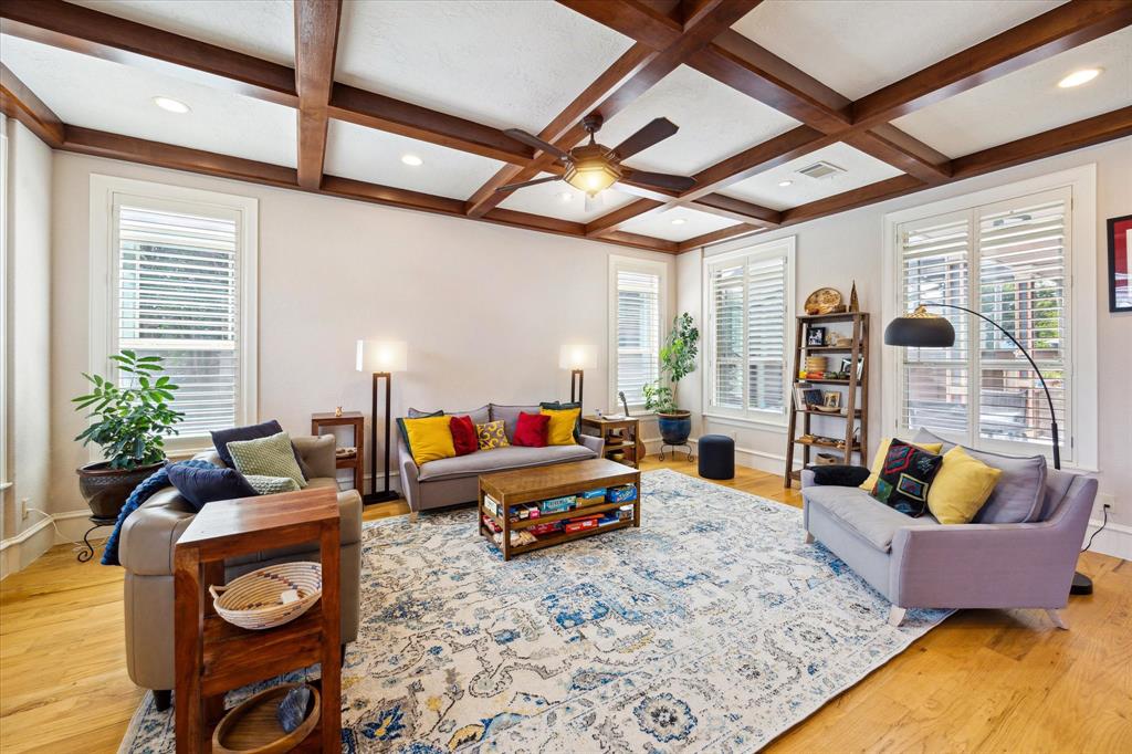 218 W 10th Street