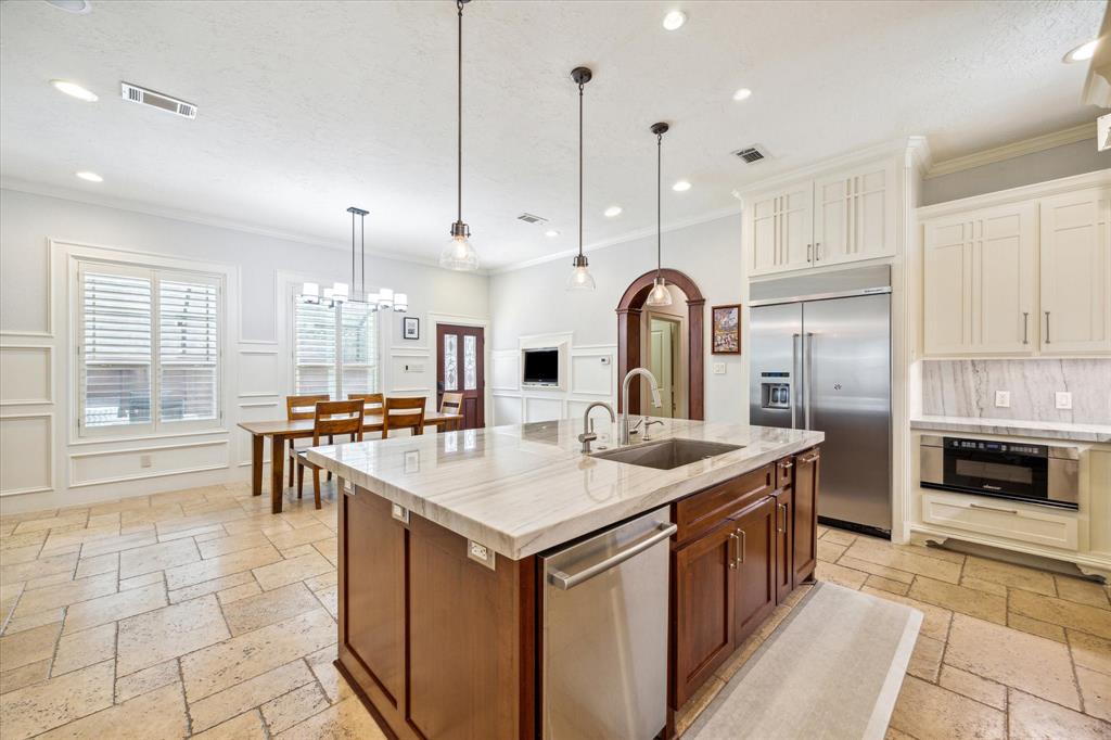 218 W 10th Street