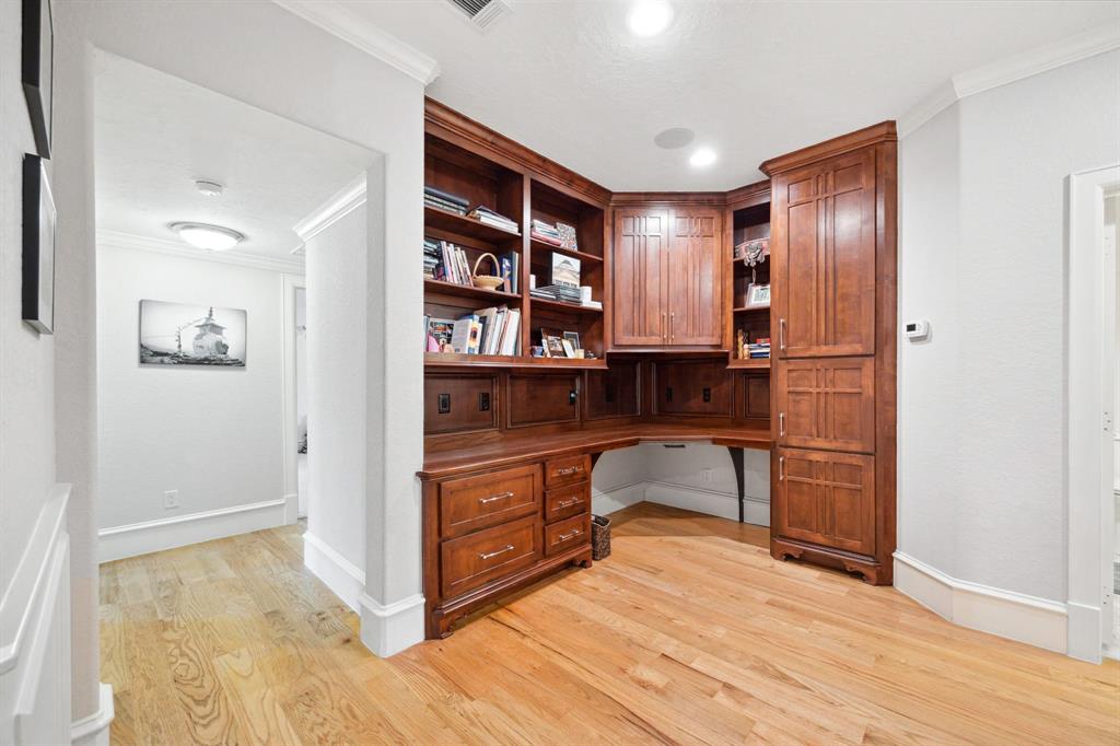 218 W 10th Street