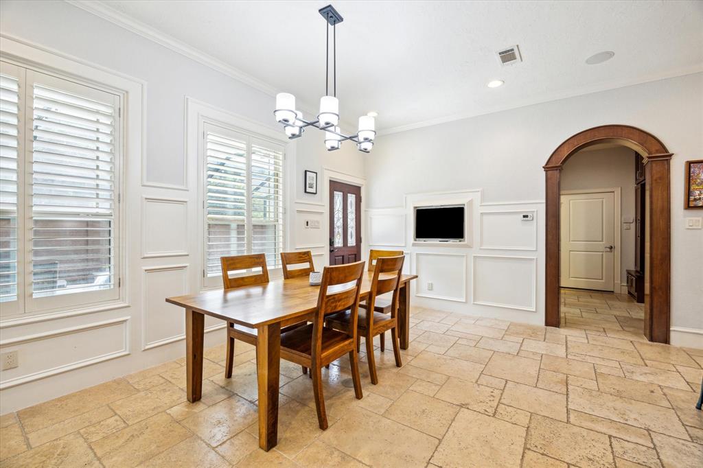 218 W 10th Street