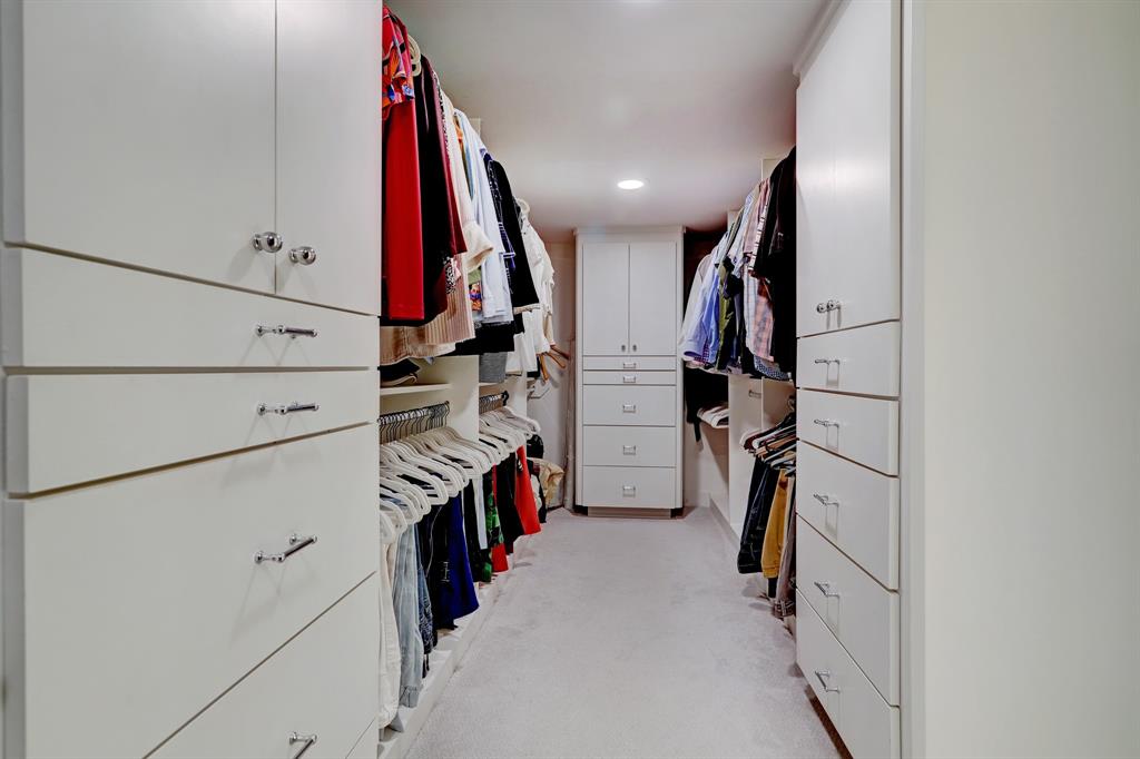 2433 Inwood Drive