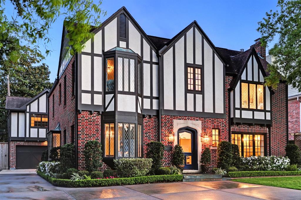 2433 Inwood Drive