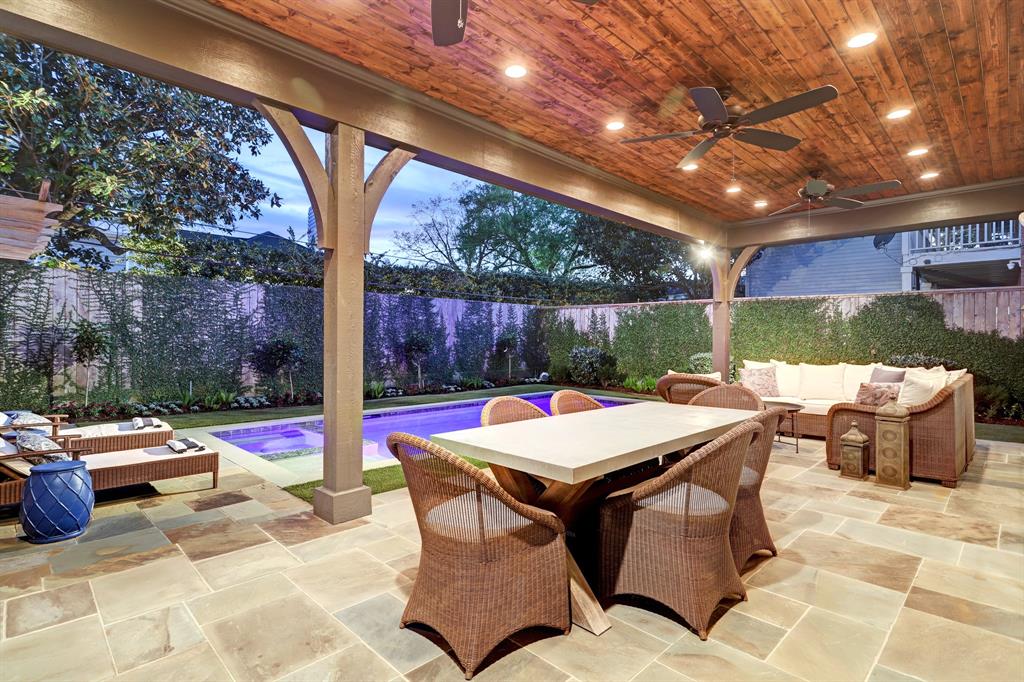 2433 Inwood Drive