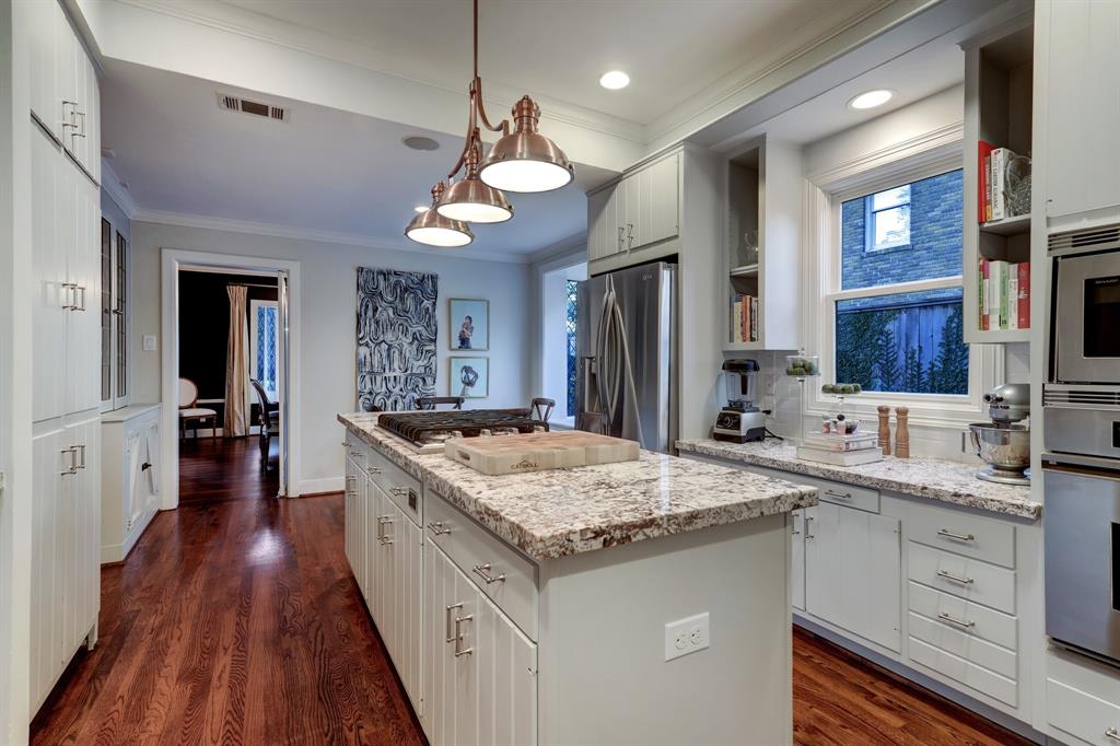 2433 Inwood Drive