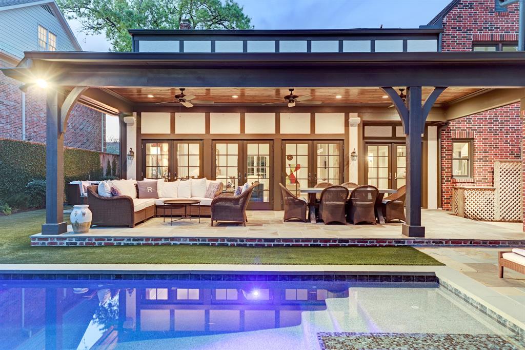 2433 Inwood Drive