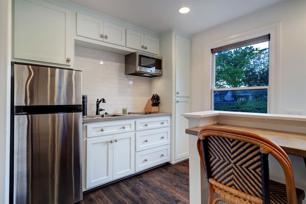 2433 Inwood Drive