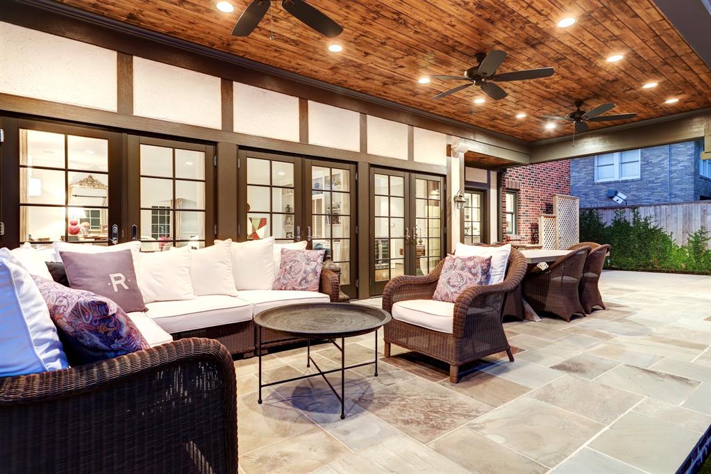 2433 Inwood Drive