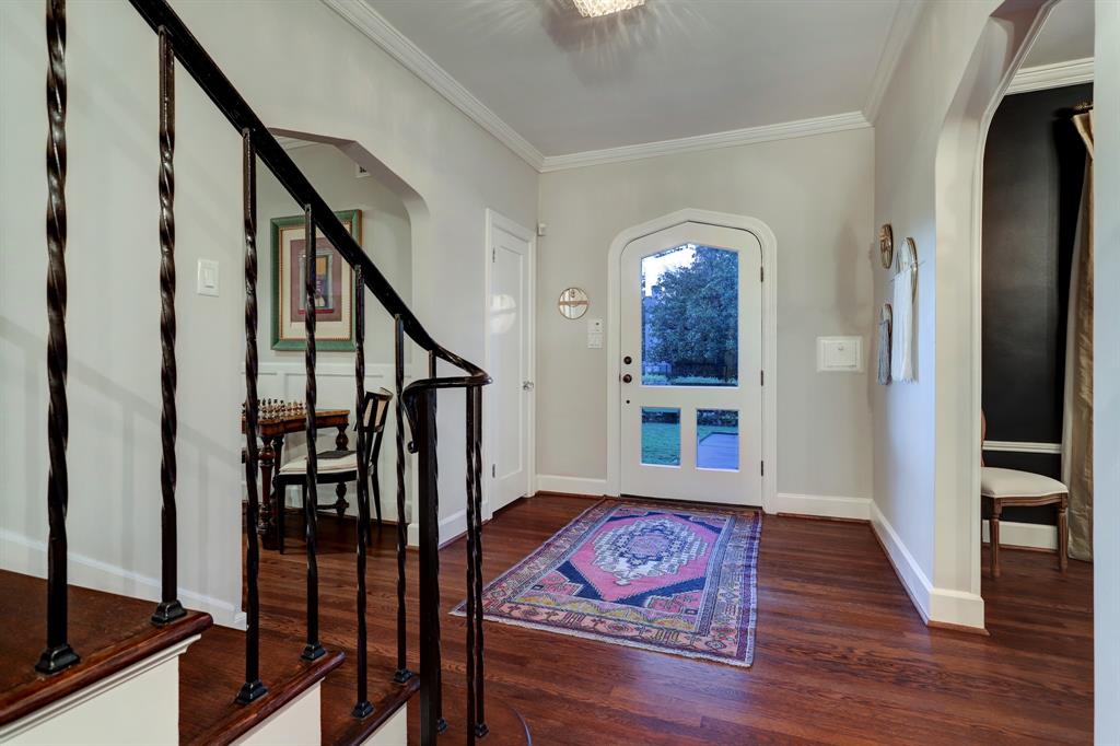 2433 Inwood Drive