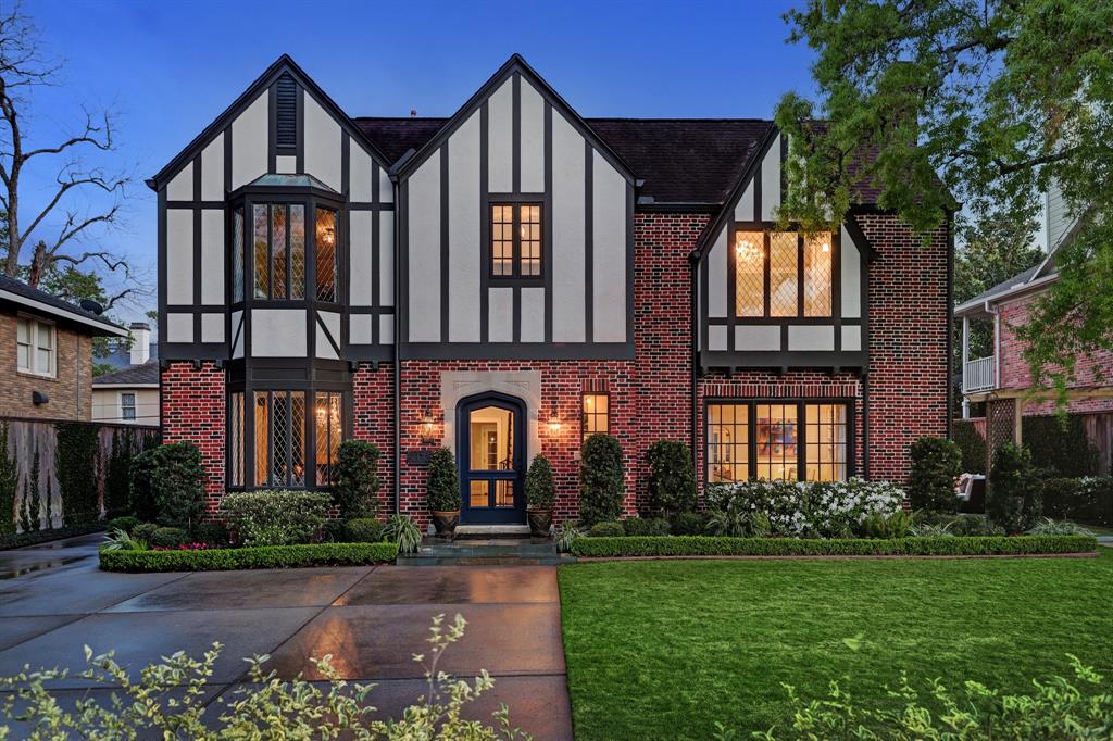 2433 Inwood Drive