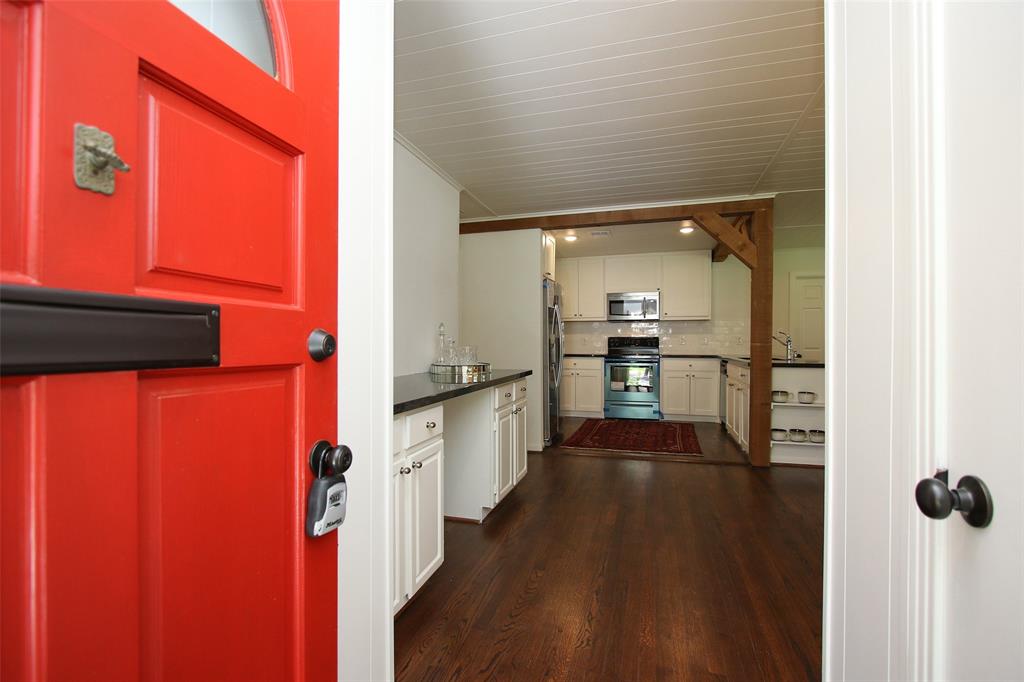 1121 Colonial Street