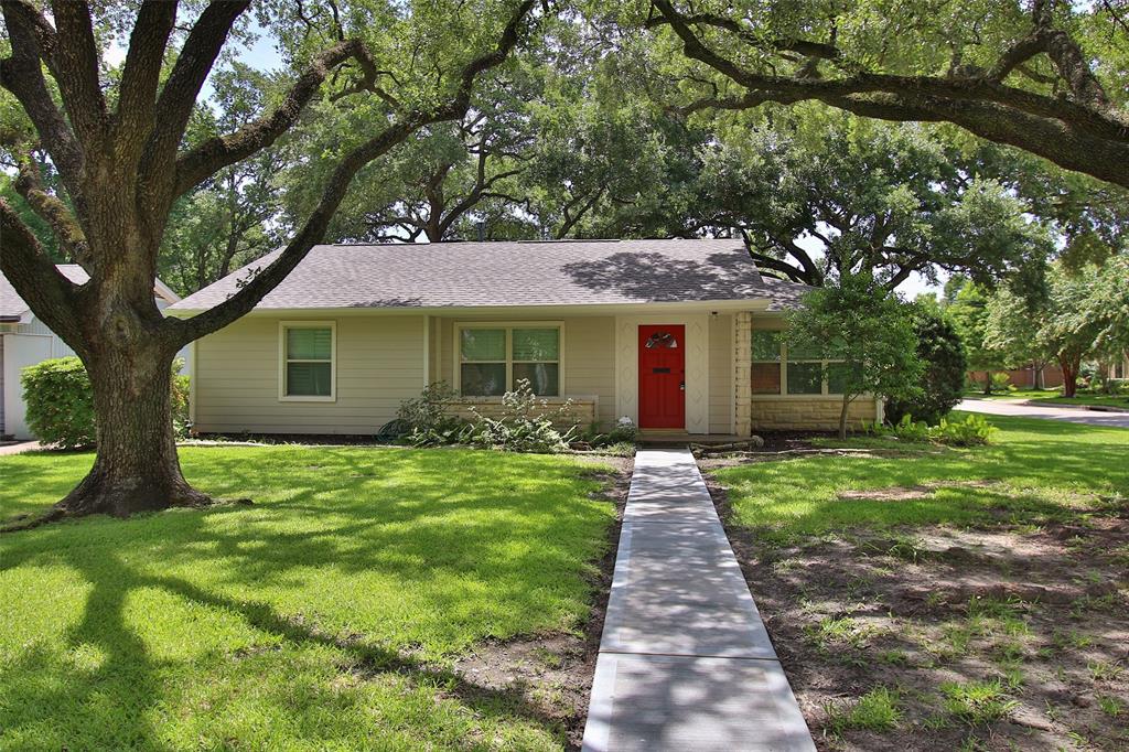 1121 Colonial Street