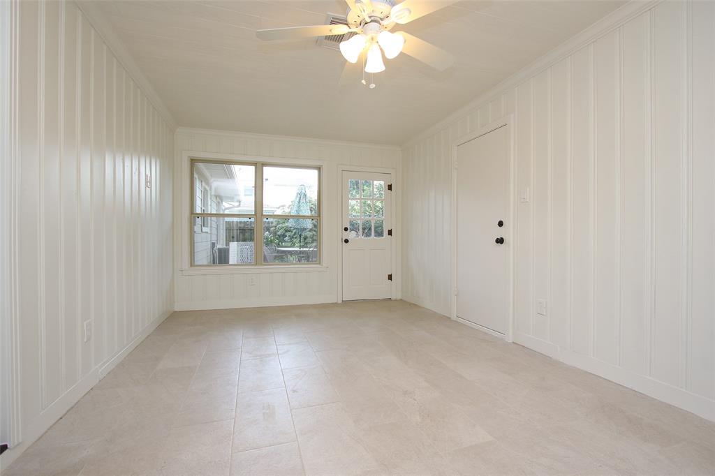 1121 Colonial Street