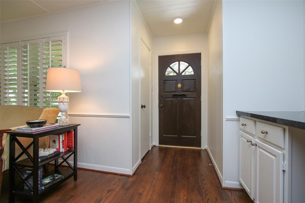 1121 Colonial Street