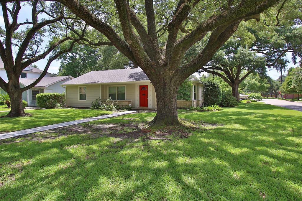 1121 Colonial Street