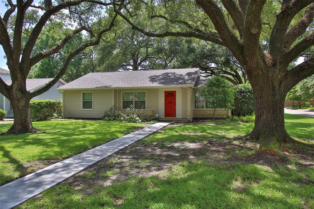 1121 Colonial Street