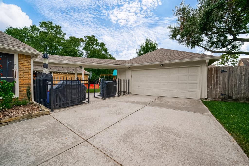 15218 Greenleaf Lane