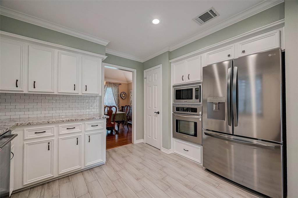 15218 Greenleaf Lane