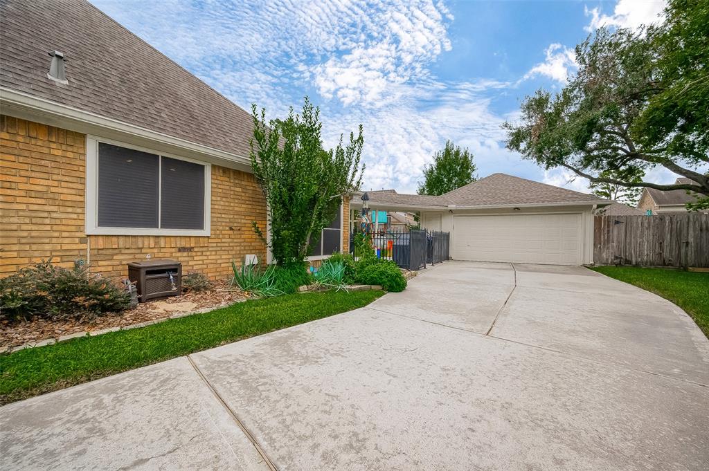 15218 Greenleaf Lane