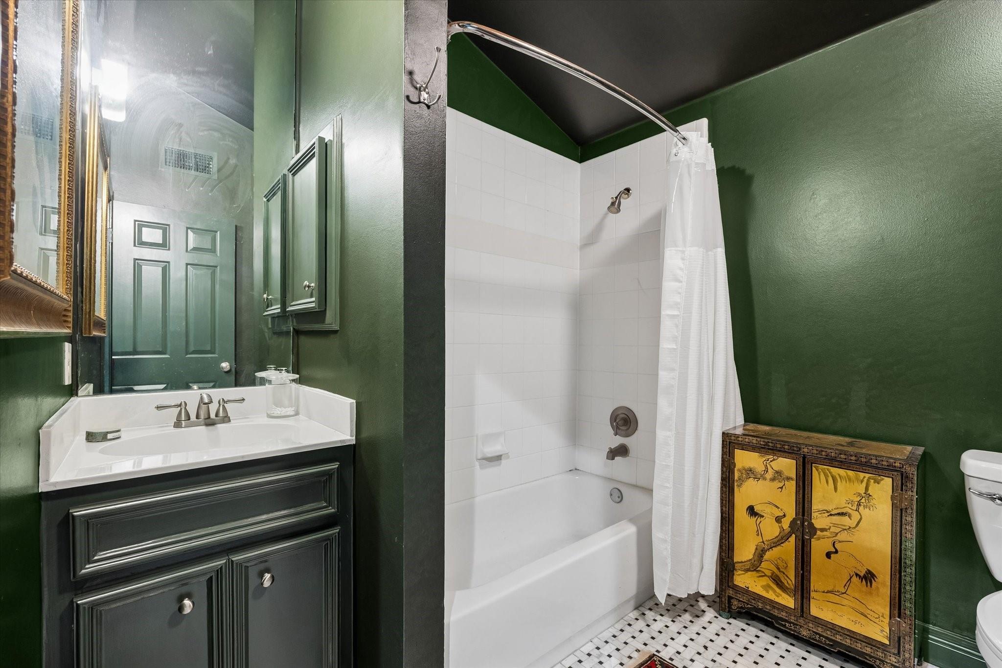 7714 N Hunters Court Drive