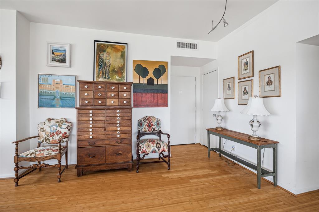 5000 Montrose Boulevard # 13G