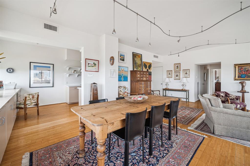 5000 Montrose Boulevard # 13G