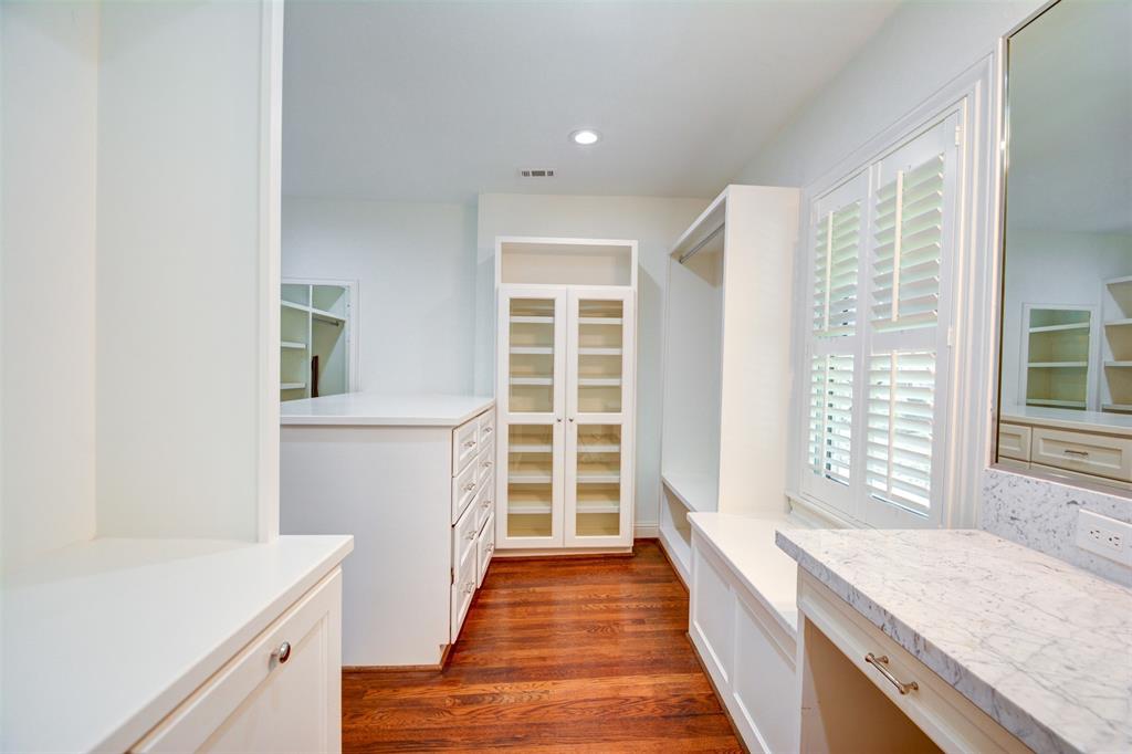 3245 Locke Lane