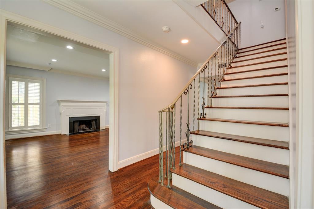 3245 Locke Lane